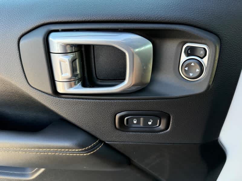 2024 Jeep Wrangler 4-Door Sahara 4x4