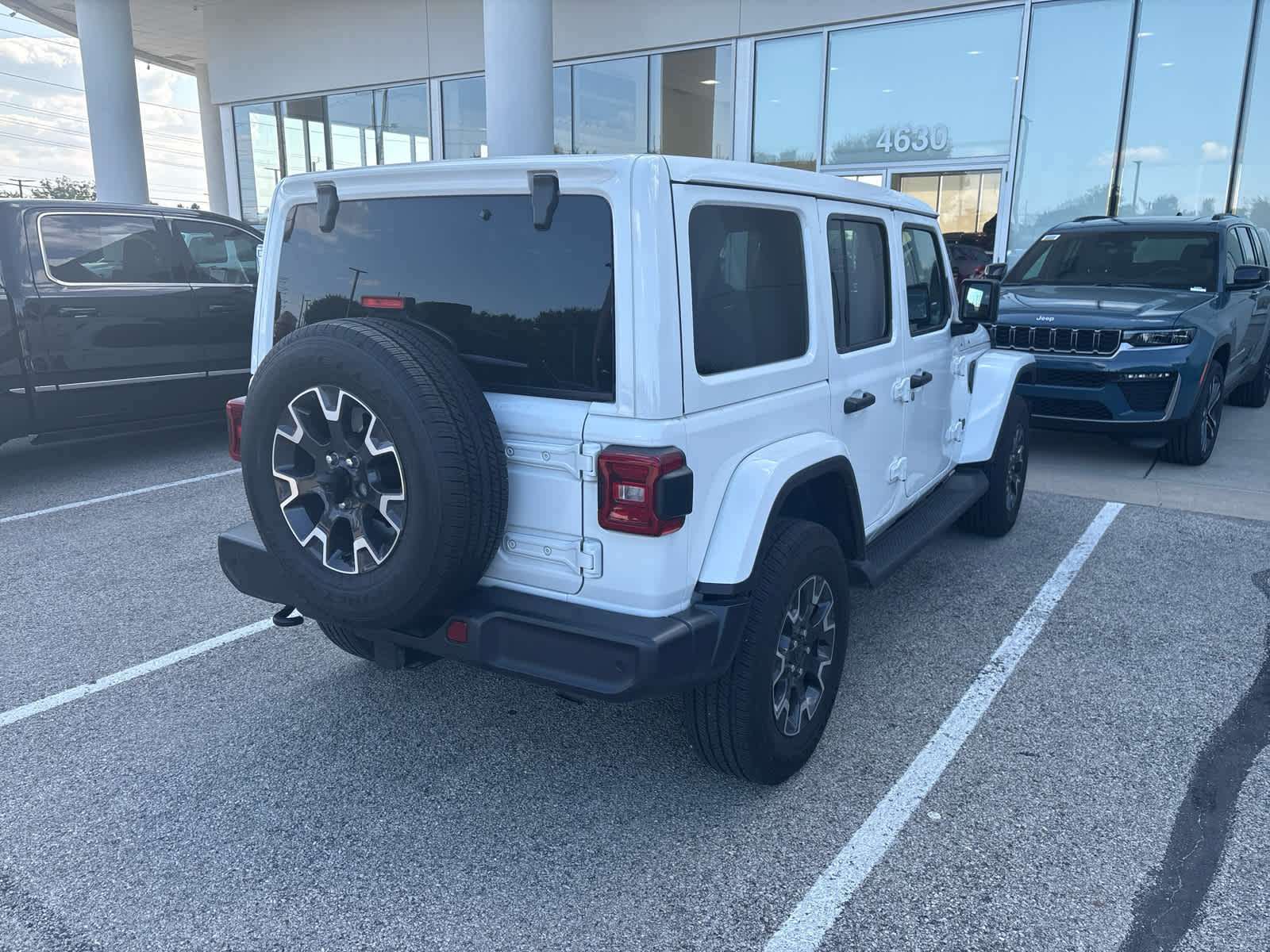 2025 Jeep Wrangler 4-Door Sahara 4x4