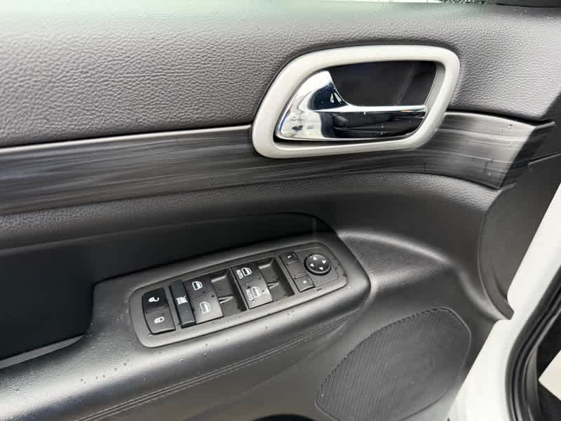 2022 Jeep Grand Cherokee Laredo E 4x4