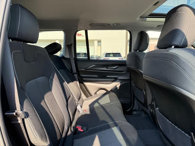 2023 Jeep Grand Cherokee Laredo X 4x4