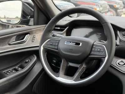 2025 Jeep Grand Cherokee LIMITED 4X4