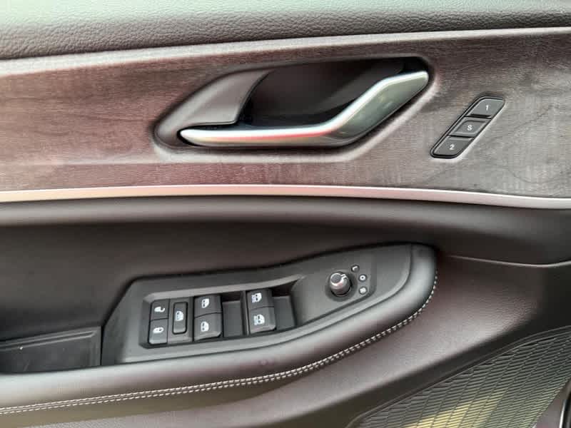 2025 Jeep Grand Cherokee LIMITED 4X4