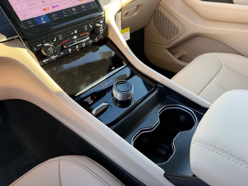 2025 Jeep Grand Cherokee LIMITED 4X4