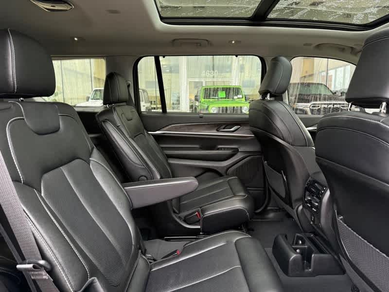 2023 Jeep Grand Cherokee L Limited 4x4