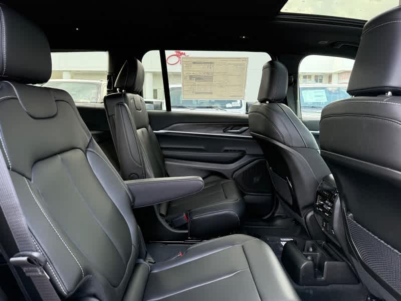 2025 Jeep Grand Cherokee L L LIMITED 4X4