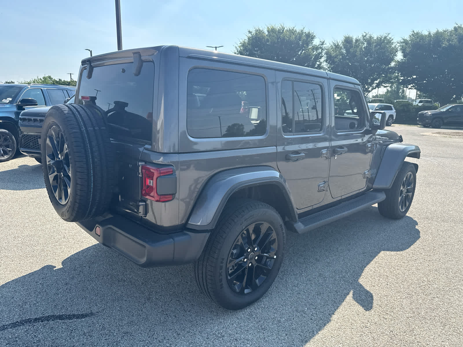 2025 Jeep Wrangler 4xe Sahara - 4x4