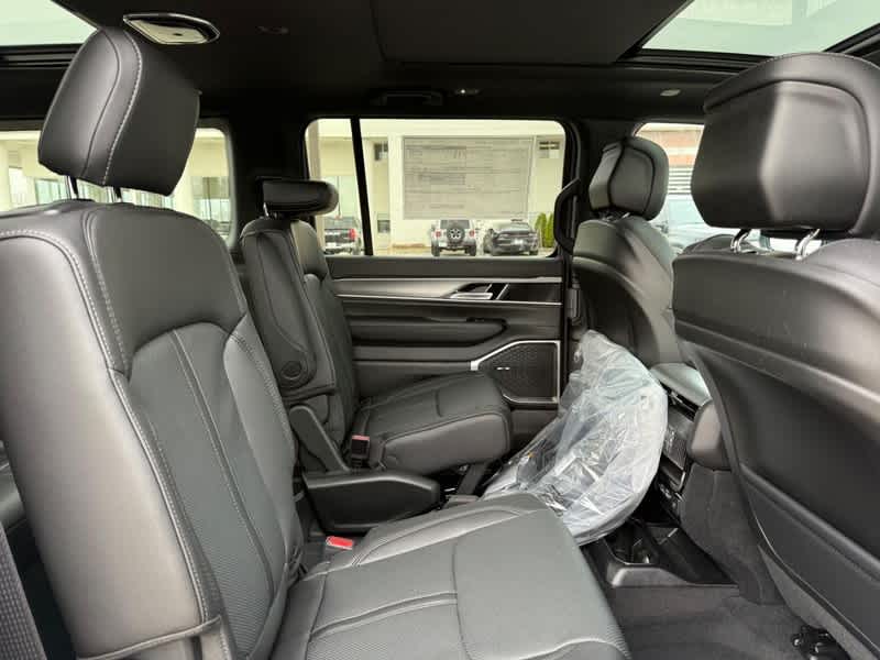 2026 Jeep Grand Wagoneer GRAND UPLAND 4X4