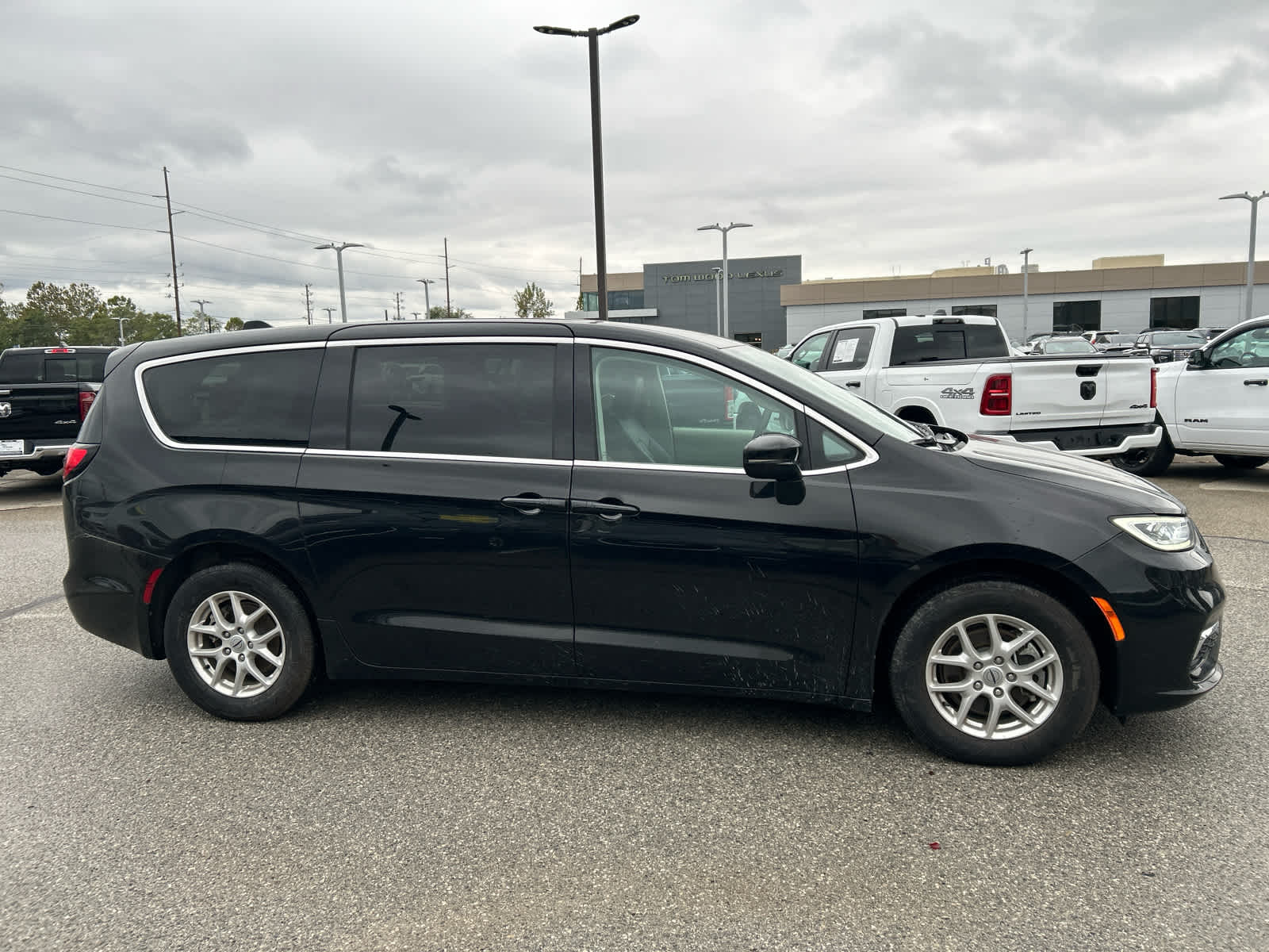 2024 Chrysler Pacifica Touring L