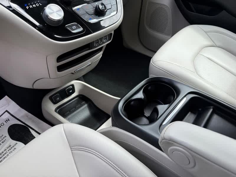 2021 Chrysler Voyager LXI