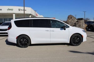 2024 Chrysler Pacifica Limited FWD