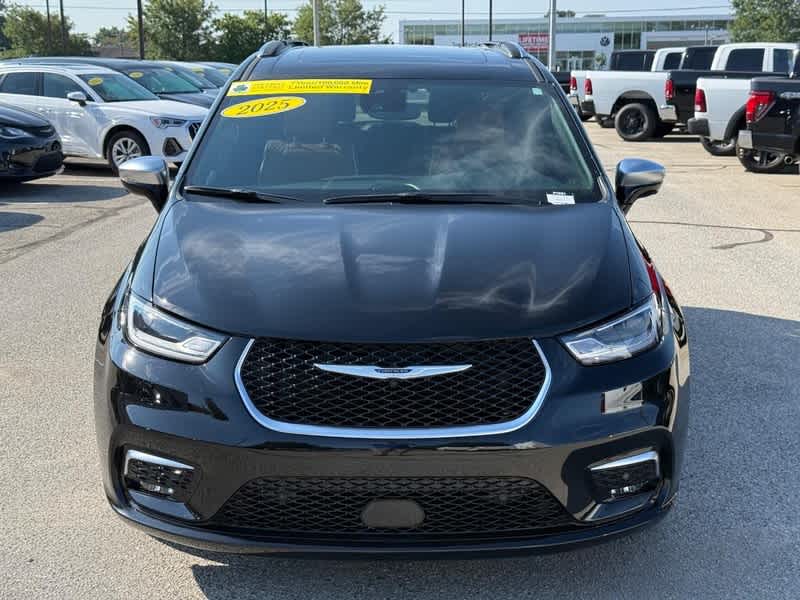 2025 Chrysler Pacifica Pinnacle