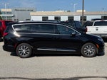 2025 Chrysler Pacifica Pinnacle