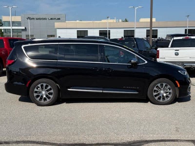 2025 Chrysler Pacifica Pinnacle