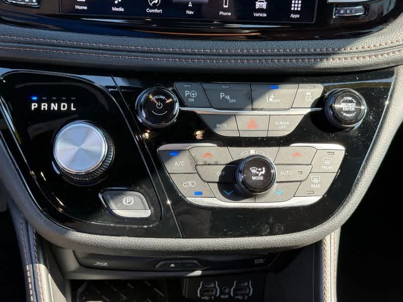 2025 Chrysler Pacifica Pinnacle