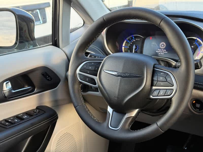 2024 Chrysler Pacifica Select