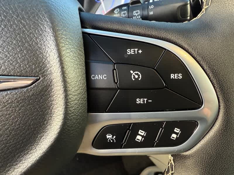 2024 Chrysler Pacifica Select