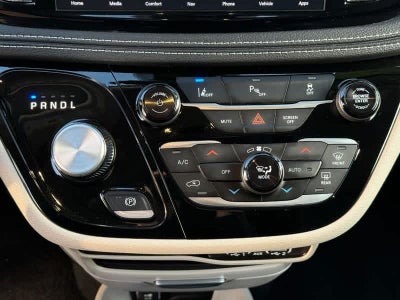 2024 Chrysler Pacifica Select