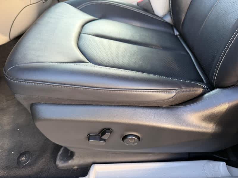 2024 Chrysler Pacifica Select