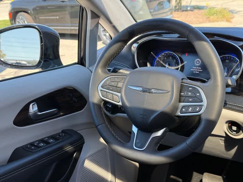 2023 Chrysler Pacifica Limited AWD
