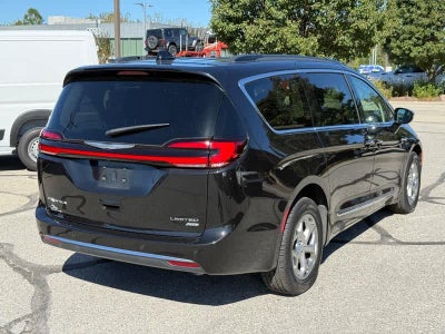 2023 Chrysler Pacifica Limited AWD