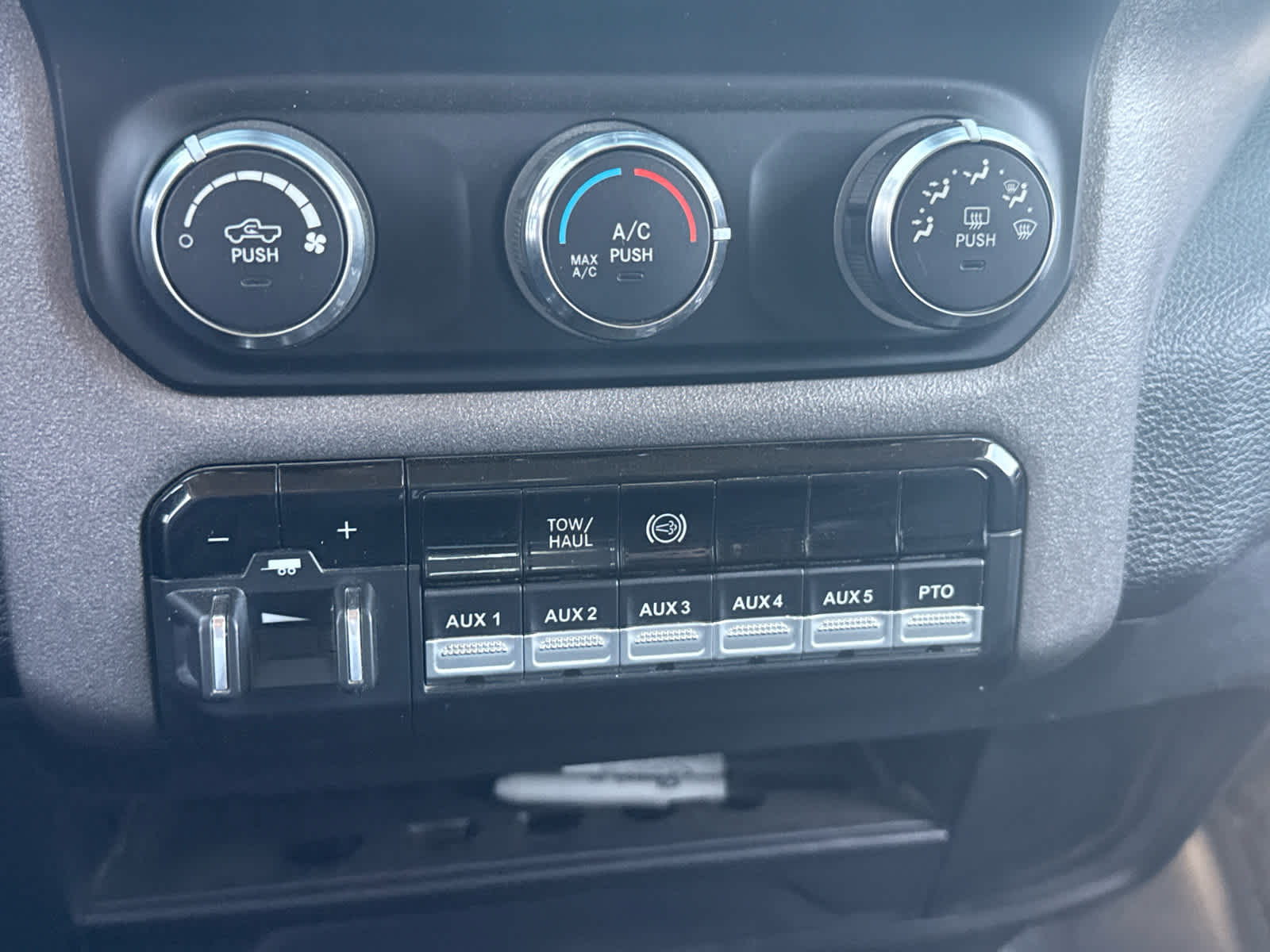 2019 RAM 3500 Chassis Cab Tradesman/SLT/Laramie/Limited