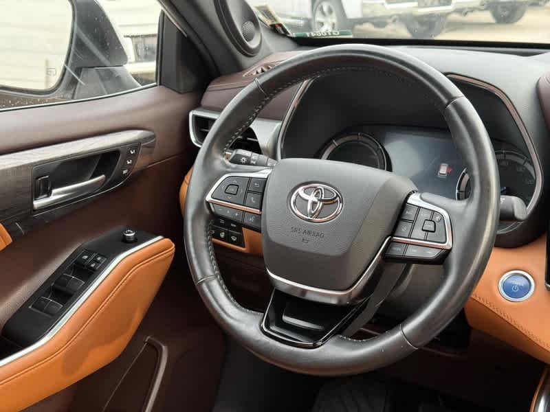 2021 Toyota Highlander Hybrid Platinum