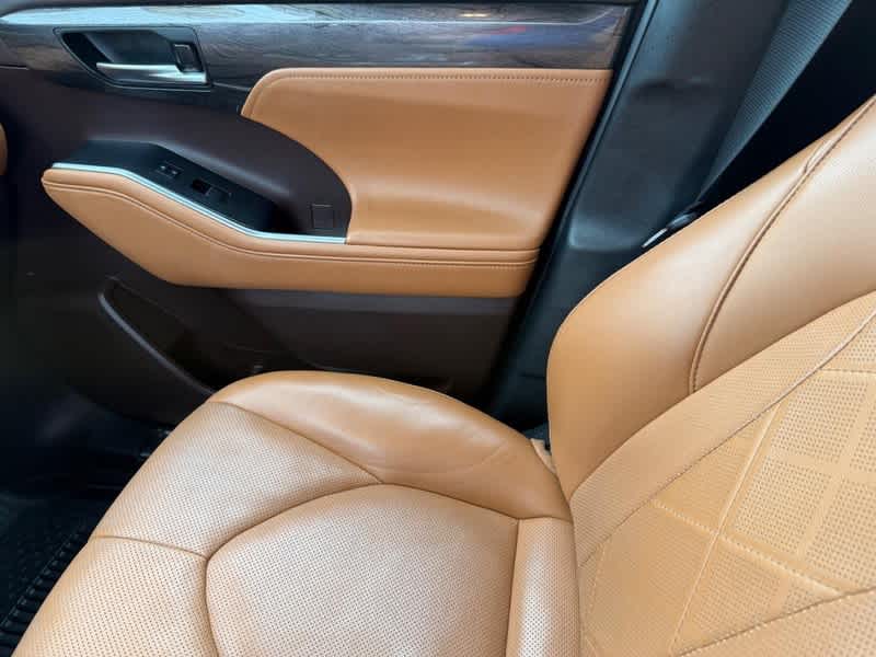 2021 Toyota Highlander Hybrid Platinum