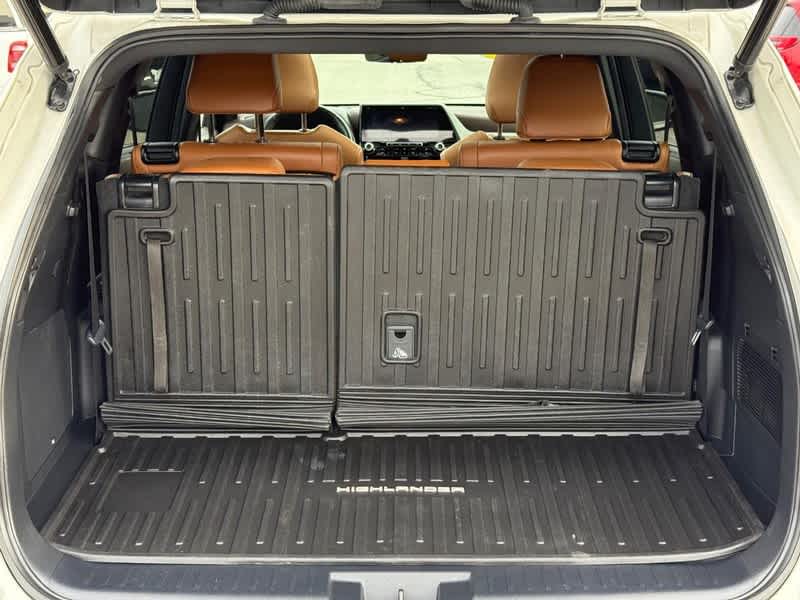 2021 Toyota Highlander Hybrid Platinum