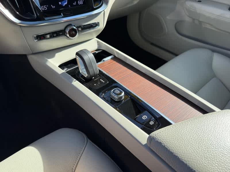 2022 Volvo S60 B5 Momentum