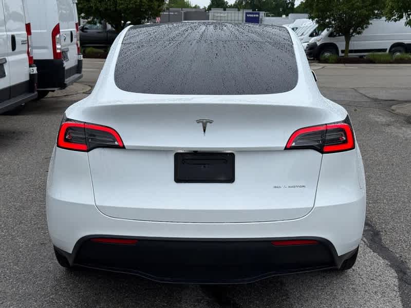 2023 Tesla Model Y Base
