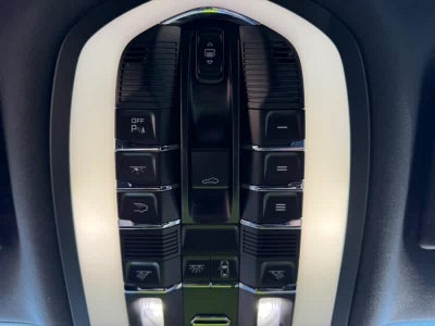 2023 Porsche Macan T