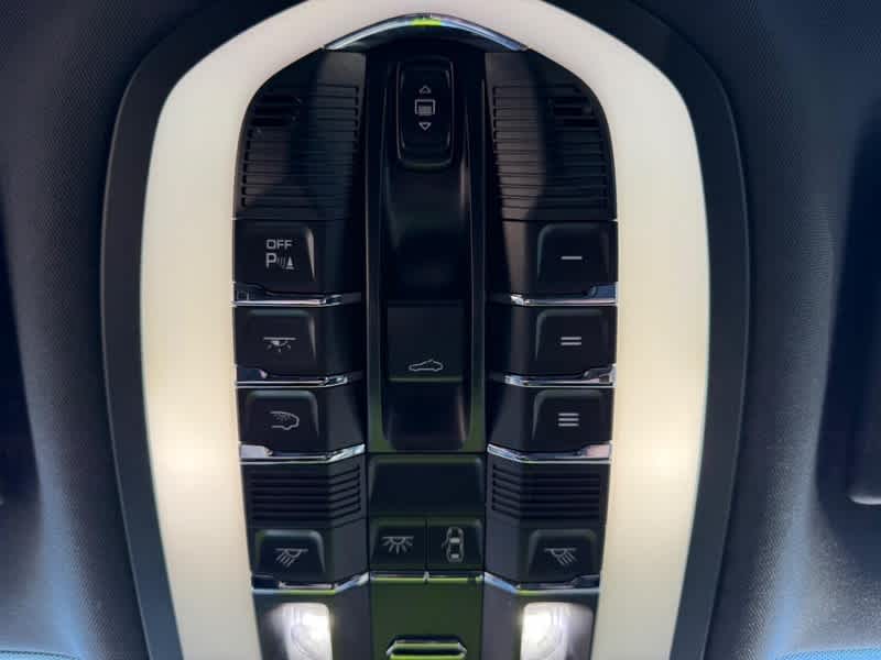 2023 Porsche Macan T