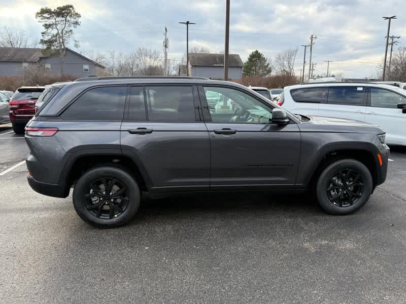 2025 Jeep Grand Cherokee Laredo