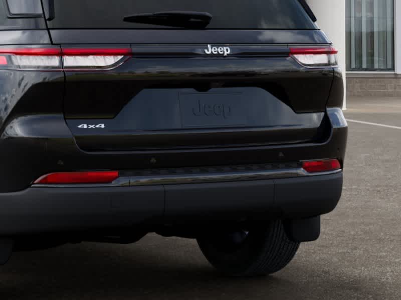 2027 Jeep Grand Cherokee LAREDO X 4X4