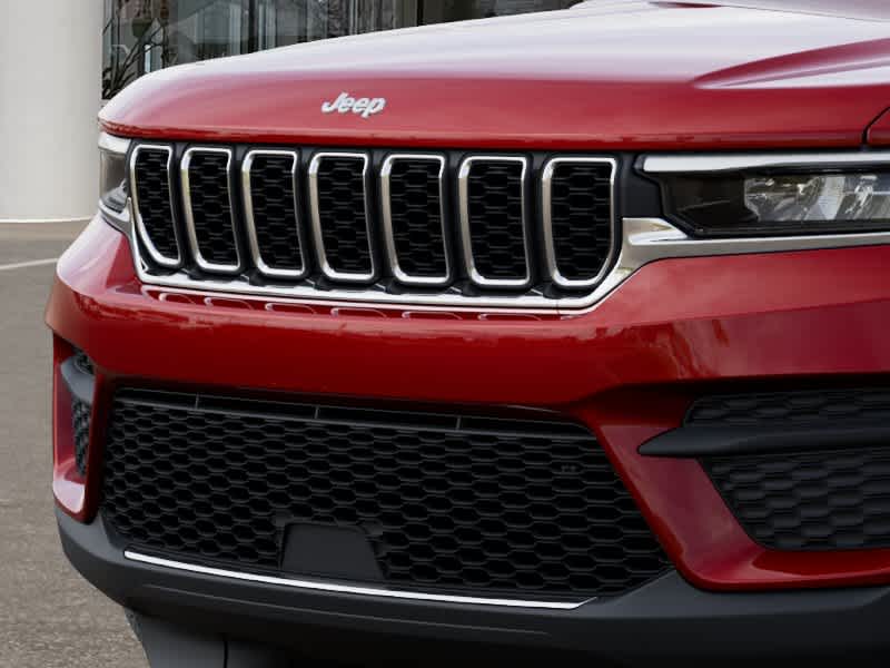 2027 Jeep Grand Cherokee LAREDO X 4X4