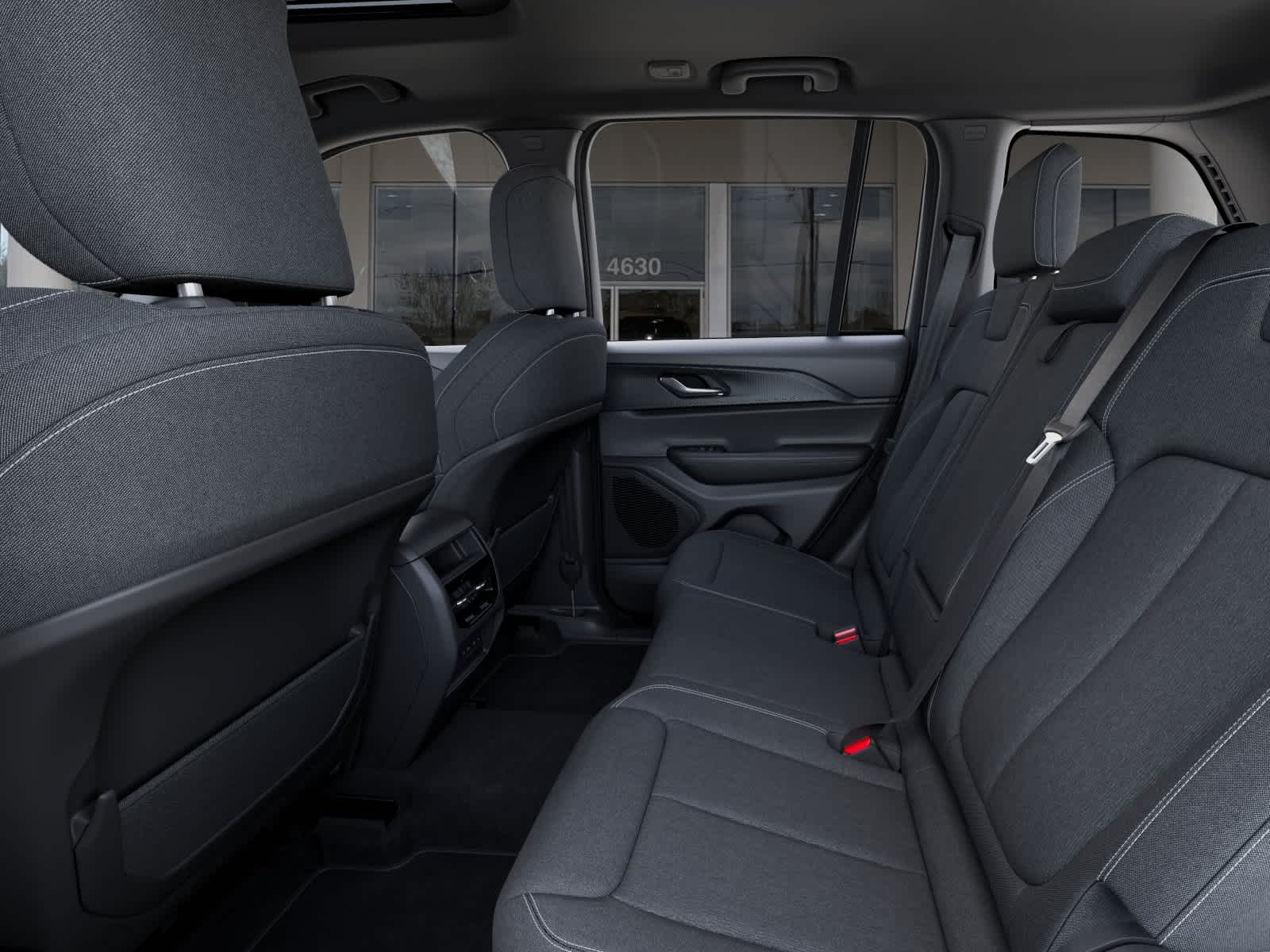 2027 Jeep Grand Cherokee LAREDO X 4X4