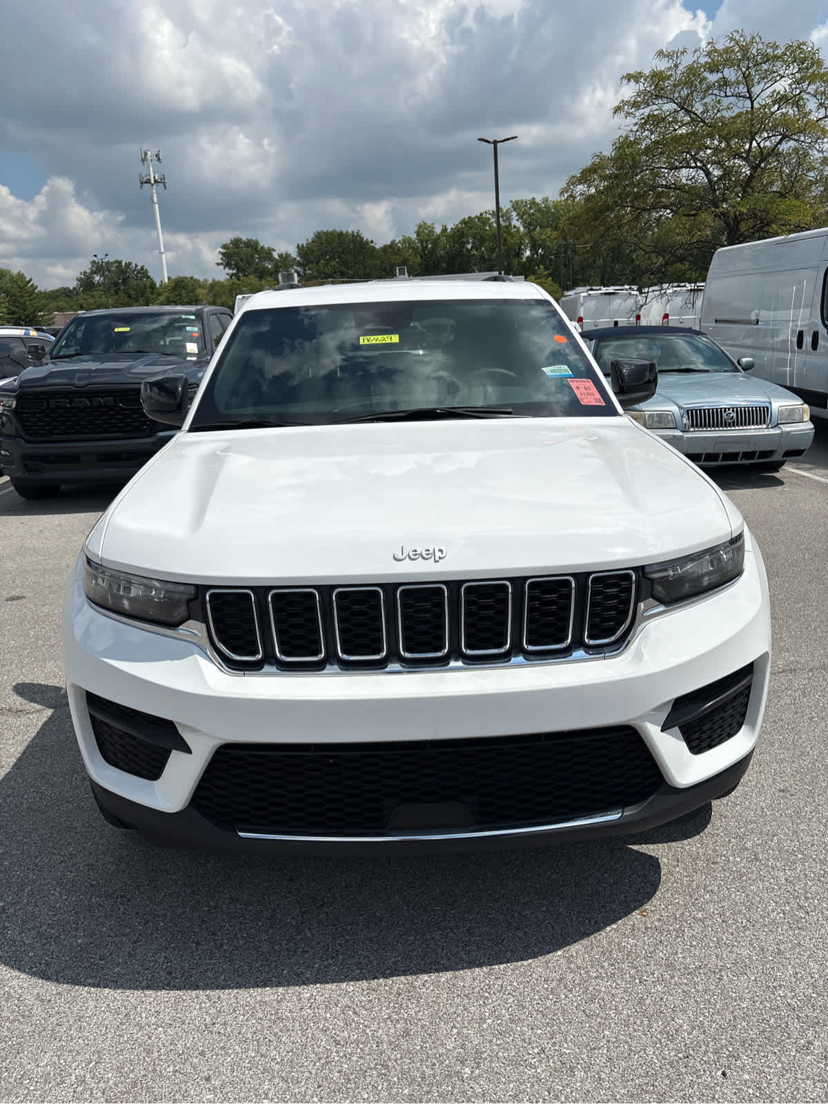 2025 Jeep Grand Cherokee Laredo 4x4