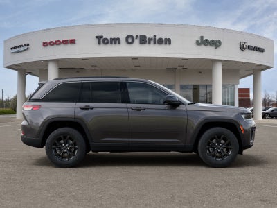 2026 Jeep Grand Cherokee Laredo Altitude