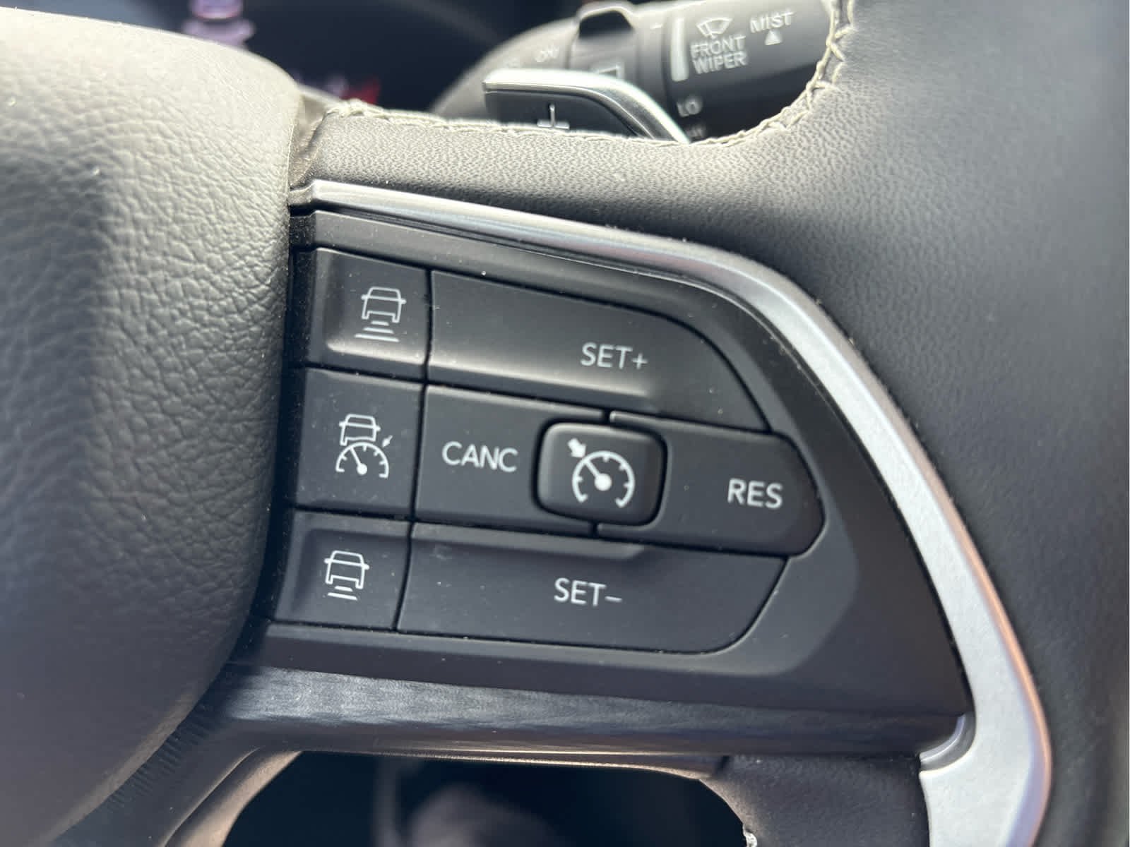 2023 Jeep Grand Cherokee L Laredo 4x4
