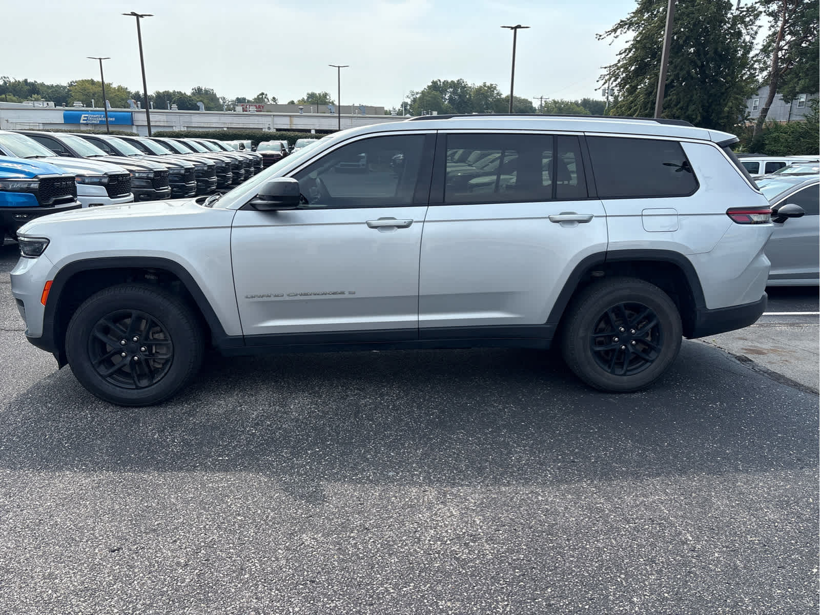 2023 Jeep Grand Cherokee L Laredo 4x4