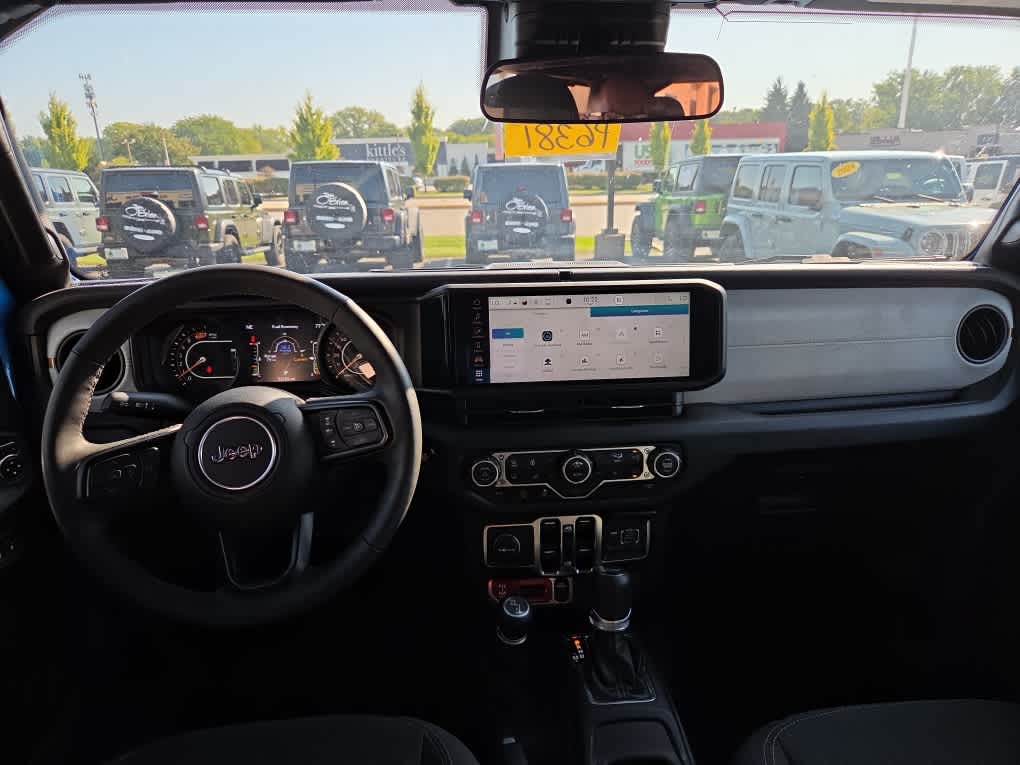 2025 Jeep Wrangler 4-Door Willys 4x4