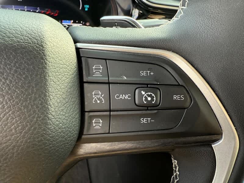 2023 Jeep Grand Cherokee Base