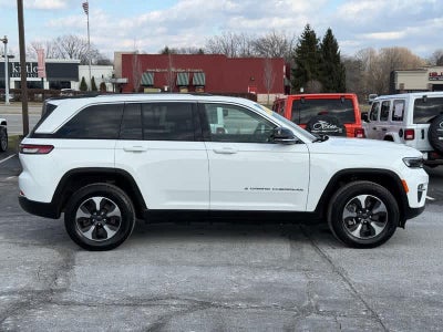 2023 Jeep Grand Cherokee Base