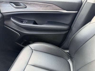 2023 Jeep Grand Cherokee Base