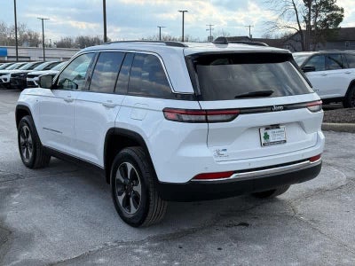 2023 Jeep Grand Cherokee Base