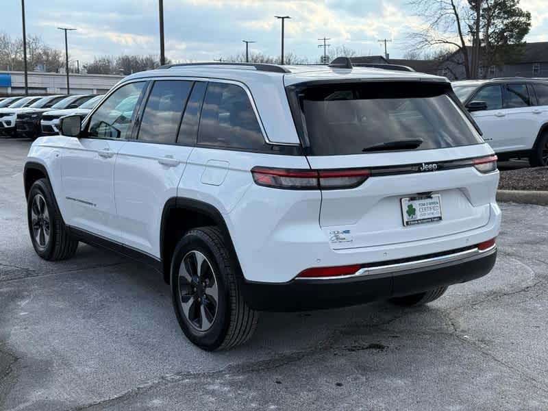 2023 Jeep Grand Cherokee Base