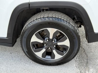 2023 Jeep Grand Cherokee Base