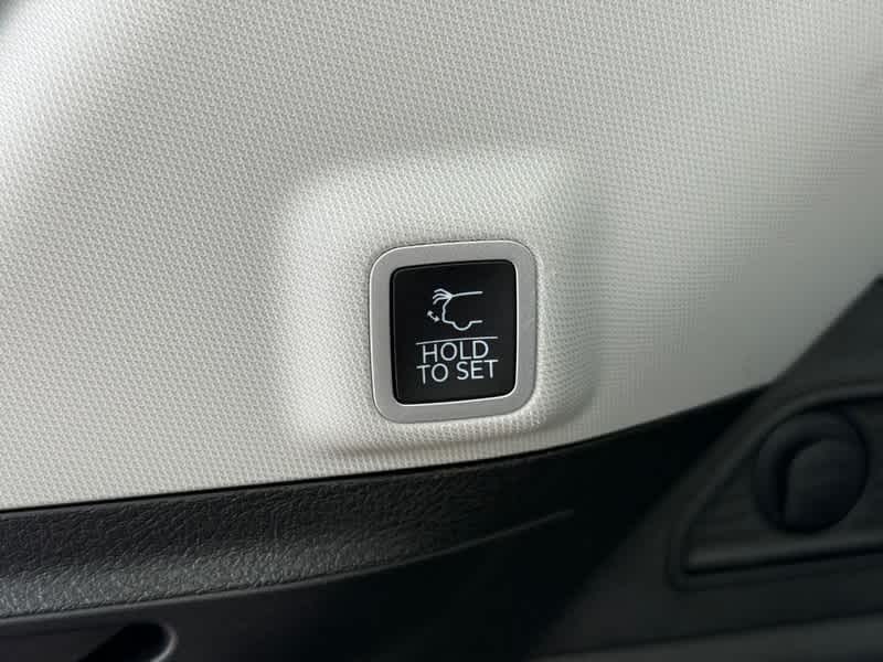 2023 Jeep Grand Cherokee Base