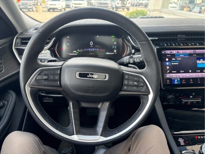 2023 Jeep Grand Cherokee Base