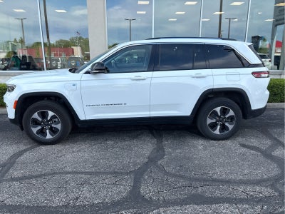 2023 Jeep Grand Cherokee Base